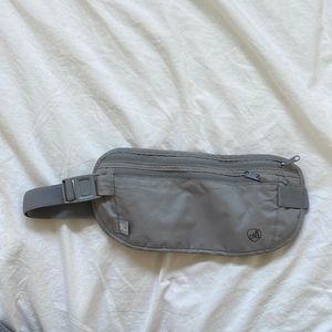 Grey Athletic Adjustable Fanny Pack with Two Zipper Pockets and Detachable Strap